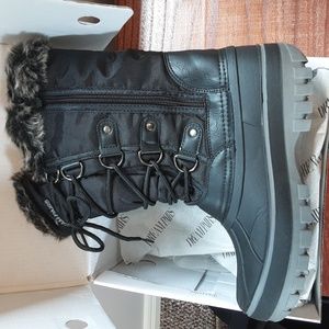 DREAM PAIRS Size 5 New! Black Mid Calf Insulated Waterproof Winter Snow Boots